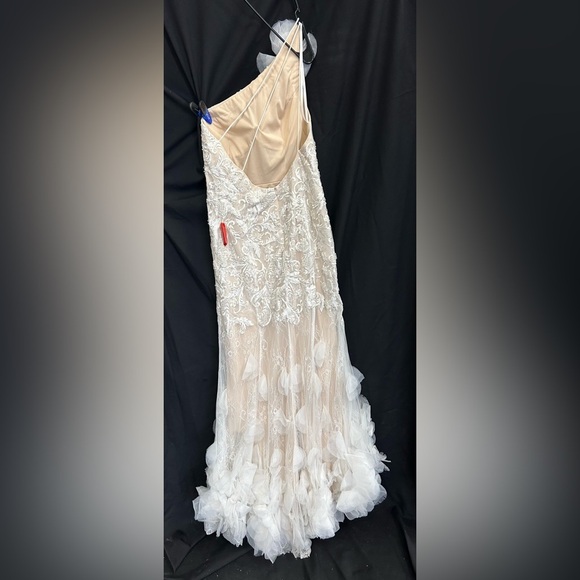 Mac Duggal 11300 NWOT Beaded Strappy One Shoulder Petal Mermaid Gown - Picture 7 of 10